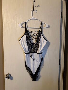 White and Black Lace-Up Lingerie Teddy Size 3XL NWT